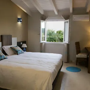 Avion Bed & Breakfast Elmas